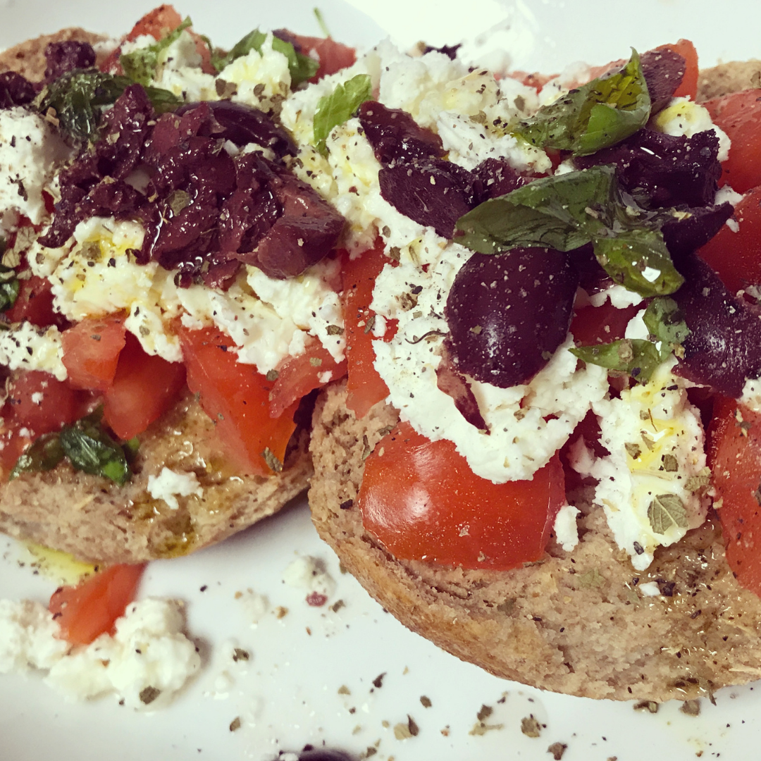 piatti tipici greci dakos insalata creta